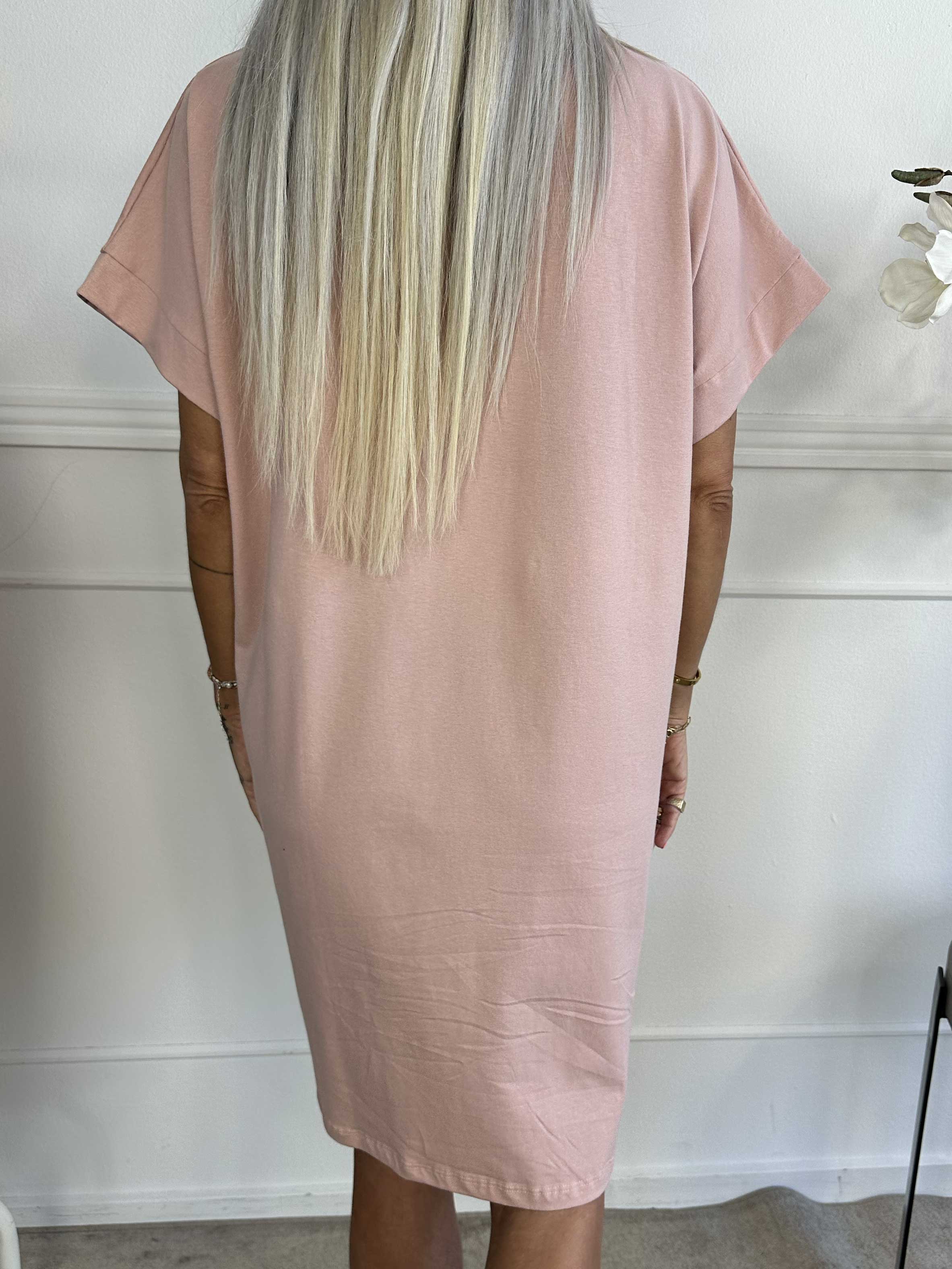 Pernille - T-shirtkjole i bomuld med tryk